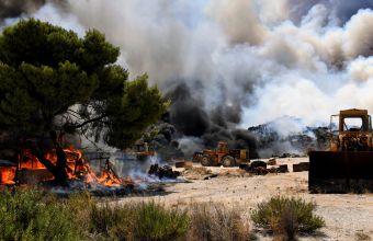 Μαίνεται το πύρινο μέτωπο στις Κεχριές: Εντολή εκκένωσης για τον οικισμό Ντράσσα