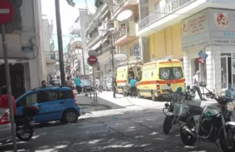 Επίθεση με τσεκούρι στη ΔΟΥ Κοζάνης – Τραυμάτισε 3 υπαλλήλους