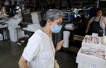 Μάσκα από τον τόπο σου: Ενισχύεται η ελληνική παραγωγή μασκών