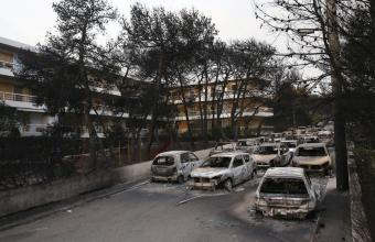 Φωτιά στο Μάτι: Ανάκριση για κακούργημα σε 5 πρώην στελέχη της Πυροσβεστικής- Τι περιλαμβάνει το βούλευμα 