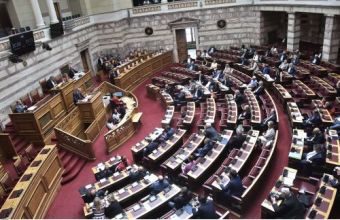 Βουλή: Μάσκα θα φορούν υπουργοί και βουλευτές σε όλες τις συνεδριάσεις