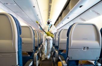 Κορωνοϊός: Ποιες είναι τελικά οι πιθανότητες μετάδοσης του στο αεροπλάνο