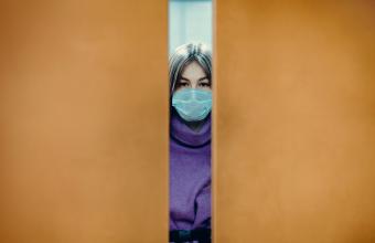 Κίνα: Πώς μια ασυμπτωματική μετέδωσε τον κορωνοϊό σε 71 άτομα με χρήση ασανσέρ;