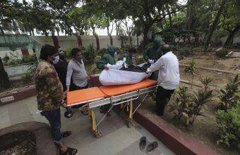 O κορωνοϊός θερίζει την Ινδία: Πάνω από 55.000 θάνατοι και σχεδόν 3 εκατ. κρούσματα