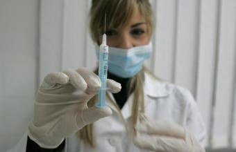 Κορωνοϊός: Ο κίνδυνος μόλυνσης είναι σχεδόν 3,5 φορές μεγαλύτερος για γιατρούς - νοσηλευτές