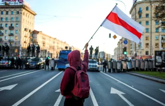 «Ξεκουμπίσου»: Δεκάδες χιλιάδες διαδηλωτές στη Λευκορωσία ζητoύν την παραίτηση Λουκασένκο