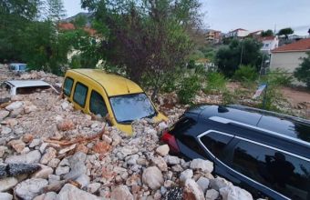 Κεφαλονιά: Ο Ιανός «έθαψε» αυτοκίνητα στην Ασσο – Σε πισίνα μετατράπηκε χωριό (pics)