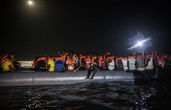  Βίντεο από τη μεγάλη επιχείρηση διάσωσης μεταναστών στη Δήλο