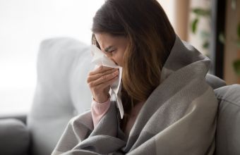 Γρίπη και κορωνοϊός: Πώς ξεχωρίζουμε τα συμπτώματα - Ομοιότητες και διαφορές