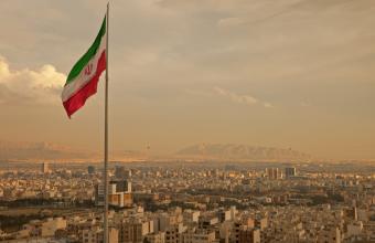 Το Ιράν "δείχνει" το Ισραήλ για την επίθεση κατά του πυρηνικού επιστήμονα Φαχριζαντέχ