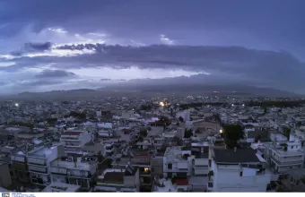 Προβλήματα στην Αττική λόγω της κακοκαιρίας - Δεκάδες κλήσεις για βοήθεια (vid)