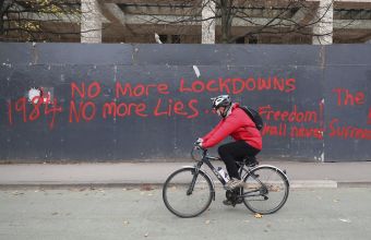 Βρετανία-Κορωνοϊός: Τέλος το lockdown - Επιστρέφει το σύστημα τριών επιπέδων