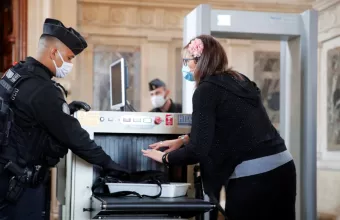 Γαλλία-Δολοφονία καθηγητή: Επτά ακόμη πρόσωπα θα παρουσιαστούν στον δικαστή  