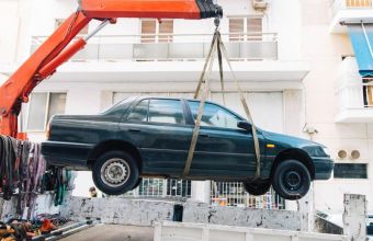 Πάνω από 2.300 εγκαταλελειμμένα οχήματα απομακρύνθηκαν από τον Δήμο Αθηναίων τον τελευταίο χρόνο (ΦΩΤΟ) 