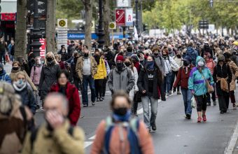 Κορωνοϊός: Ρεκόρ κρουσμάτων στη Γαλλία και νέα μέτρα σε όλη την Ευρώπη