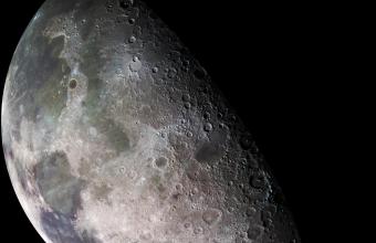Η NASA δίνει τέλος στο ερώτημα: Xωρίς αμφιβολία νερό στη Σελήνη- Τα ευρήματα και τι σημαίνουν