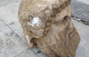 Η ανάρτηση του Κώστα Μπακογιάννη για αρχαιολογική ανακάλυψη στην Αιόλου