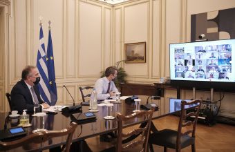 Ο Πρωθυπουργός Κυριάκος Μητσοτάκη σε τηλεδιάσκεψη με τους βουλευτές της ΝΔ