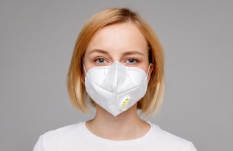 Πώς προστατεύουν οι μάσκες από τη μετάδοση του κορωνοϊού