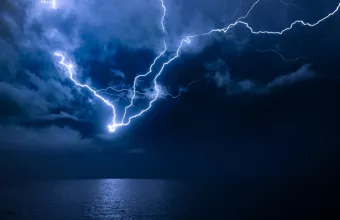 Σε συναγερμό Γαλλία και Βρετανία για την καταιγίδα Γιούνις