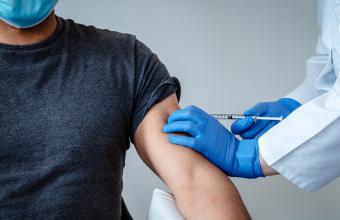 Έρευνα ΟΠΑ: To 42% των Ελλήνων προτίθεται να εμβολιαστεί