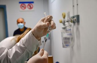 Κακοκαιρία Μήδεια: Στις 10:30 μετατίθεται η έναρξη των εμβολιασμών σε ολόκληρη την Αττική