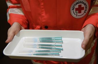 Παραδέχεται η Γερμανία ότι θα παραλάβει περισσότερα εμβόλια - Πού το αποδίδει το Βερολίνο