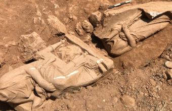Εντυπωσιακή ανακάλυψη στην Παιανία: Επιτύμβιο μνημείο με δυο γυναικείες μορφές (φωτό)