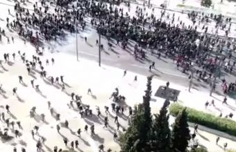 ΕΛΑΣ για πορεία: Οι αστυνομικοί δέχθηκαν επίθεση (video drone)