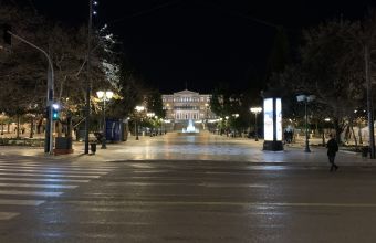 Σε εφαρμογή η απαγόρευση κυκλοφορίας από τις 18:00- «Νεκρή πόλη» η Αθήνα (pics)