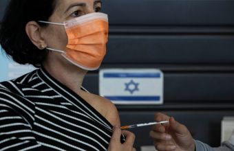 Αμφιλεγόμενος νόμος στο Ισραήλ: Δεν έχεις εμβολιαστεί; Ξέρουμε ποιος είσαι – "Απαγορευμένες ζώνες” για μη εμβολιασμένους