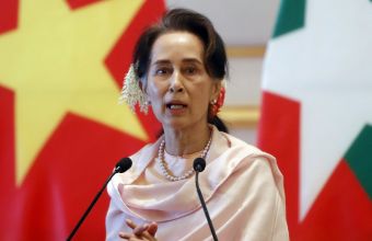 Μιανμάρ-πραξικόπημα: Η Σου Τσι κατηγορείται (και) για παραβίαση κρατικών μυστικών