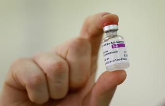 AstraZeneca: 79% αποτελεσματικό στην πρόληψη συμπτωματικής νόσησης το εμβόλιο