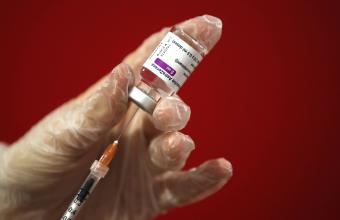 ΕΟΦ για τον θάνατο της 65χρονης στο Ίλιον: Δεν φαίνεται να σχετίζεται με τον εμβολιασμό