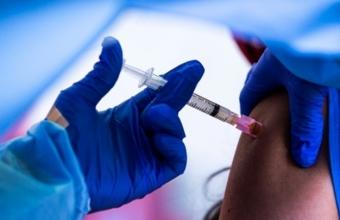 ECDC: «Φρένο» σε τρίτη δόση του εμβολίου στον γενικό πληθυσμό	