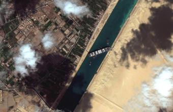Αίγυπτος: 321 πλοία εγκλωβισμένα στη Διώρυγα του Σουέζ - Άγνωστο πότε θα ρυμουλκηθεί το πλοίο