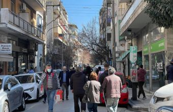 Ισχυρή σεισμική δόνηση στην Ελασσόνα – Στους δρόμους οι πολίτες στην Λάρισα (vid)