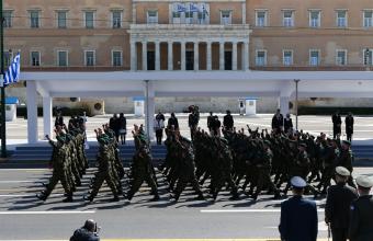 Στιγμιότυπα της μεγαλειώδους στρατιωτικής παρέλασης της 25ης Μαρτίου (pics,vid)