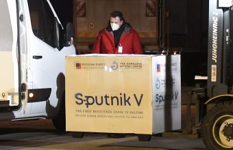Handelsblatt: «Ναι» στο εμβόλιο Sputnik V - Θα αποκλιμακώσει την ένταση ΕΕ - Μόσχας