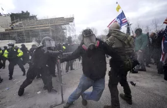Υποστηρικτές του Ντόναλντ Τραμπ εισέβαλαν στο Καπιτώλιο 