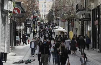 Ξεκινούν σήμερα οι ενδιάμεσες εκπτώσεις –Ανοιχτά τα μαγαζιά την Κυριακή