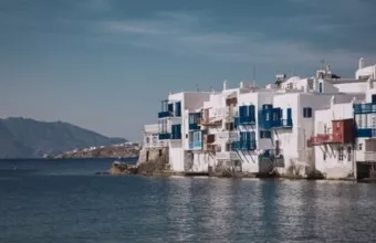 Σε κανονικότητα ξανά η Μύκονος- Στο «μικροσκόπιο» επτά νησιά