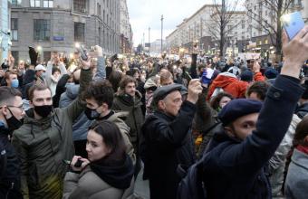 Ρωσία: Διαδηλώσεις χιλιάδων ανθρώπων σε Μόσχα και Αγία Πετρούπολη υπέρ του Ναβάλνι