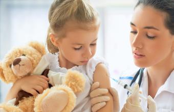 ΕΜΑ-κορωνοϊός: Σε 2 μήνες η έγκριση του εμβολίου Pfizer για παιδιά 5-11 ετών	