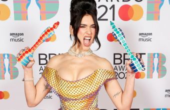 Τρέλανε κόσμο η Dua Lipa - Με μίνι και ζαρτιέρες στα Brit Awards (pics)