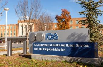 FDA: Έγκριση για χορήγηση ενισχυτικής δόσης του εμβολίου Pfizer σε άτομα άνω των 65 ετών