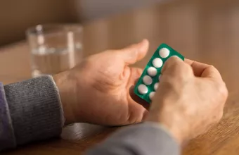 Ο ΠΟΥ συνιστά δύο νέα φάρμακα, τα baricitinib and sotrovimab, για τους ασθενείς Covid-19