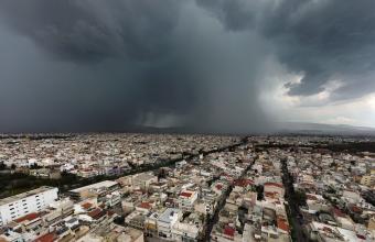 Ισχυρές βροχές και καταιγίδες από το μεσημέρι: Ποιες περιοχές θα «χτυπήσουν» 