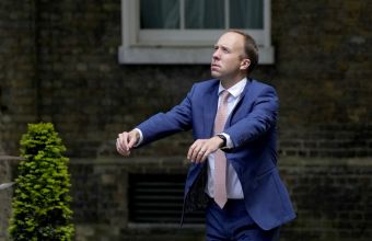 Σάλος στη Βρετανία για το ροζ σκάνδαλο του υπουργού Υγείας - Η πρώτη αντίδραση του Χάνκοκ