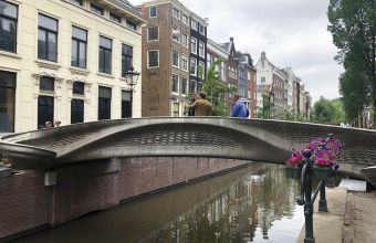 Η πρώτη ατσάλινη 3D-printed γέφυρα του κόσμου βρίσκεται στο Άμστερνταμ (pics+vid)